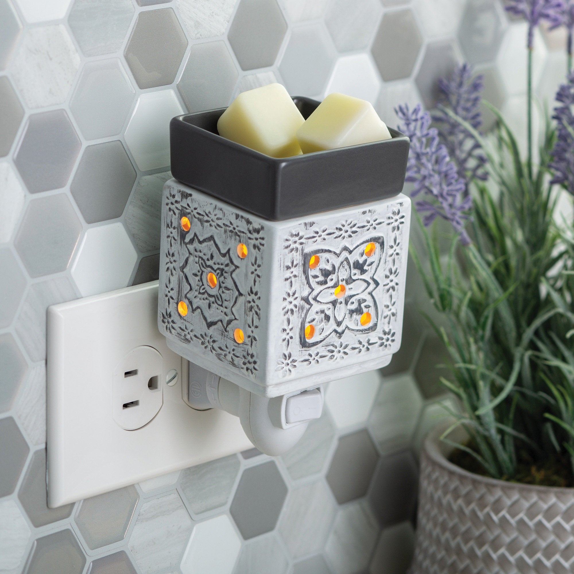 FRAGRANCE WARMER - MODERN COTTAGE PLUGGABLE - Wick'ed Fragrance House