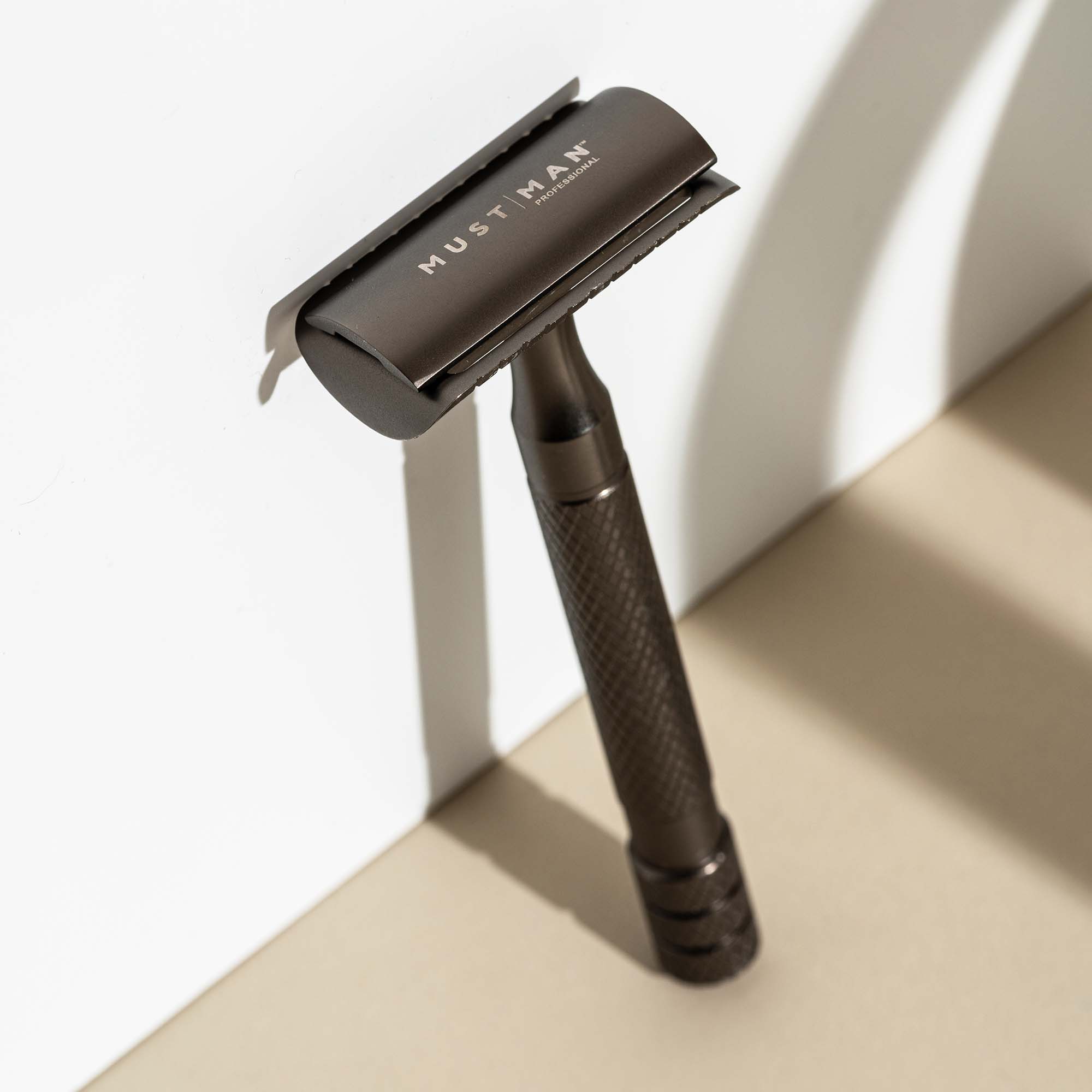 THE GENTLEMAN - DOUBLE EDGE SAFETY RAZOR - Wick'ed Fragrance House