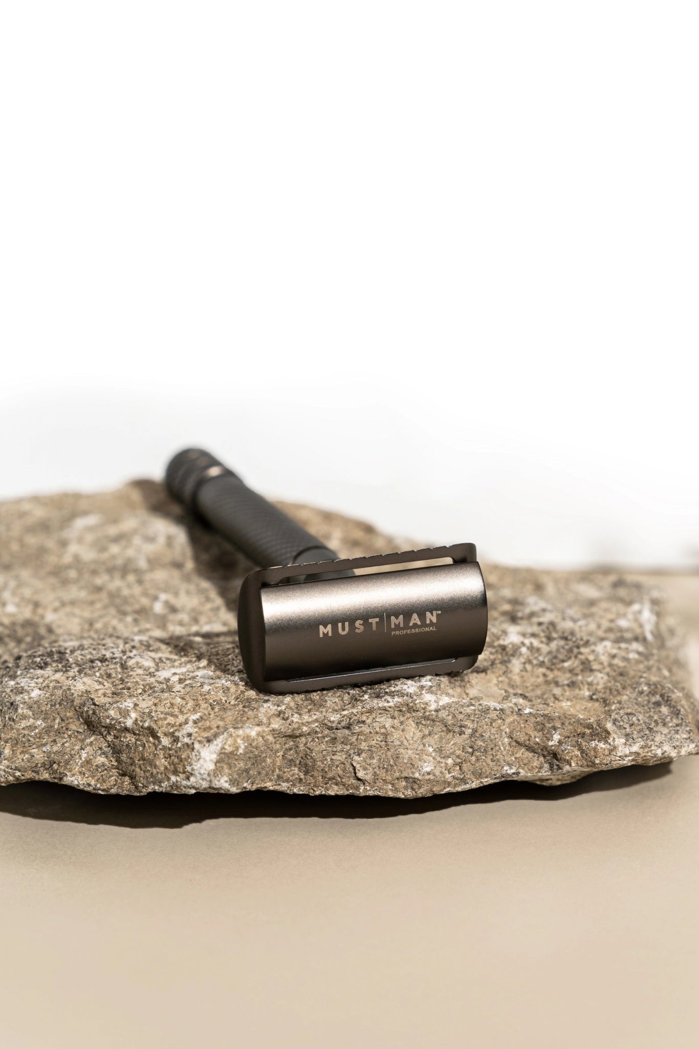 THE GENTLEMAN - DOUBLE EDGE SAFETY RAZOR - Wick'ed Fragrance House